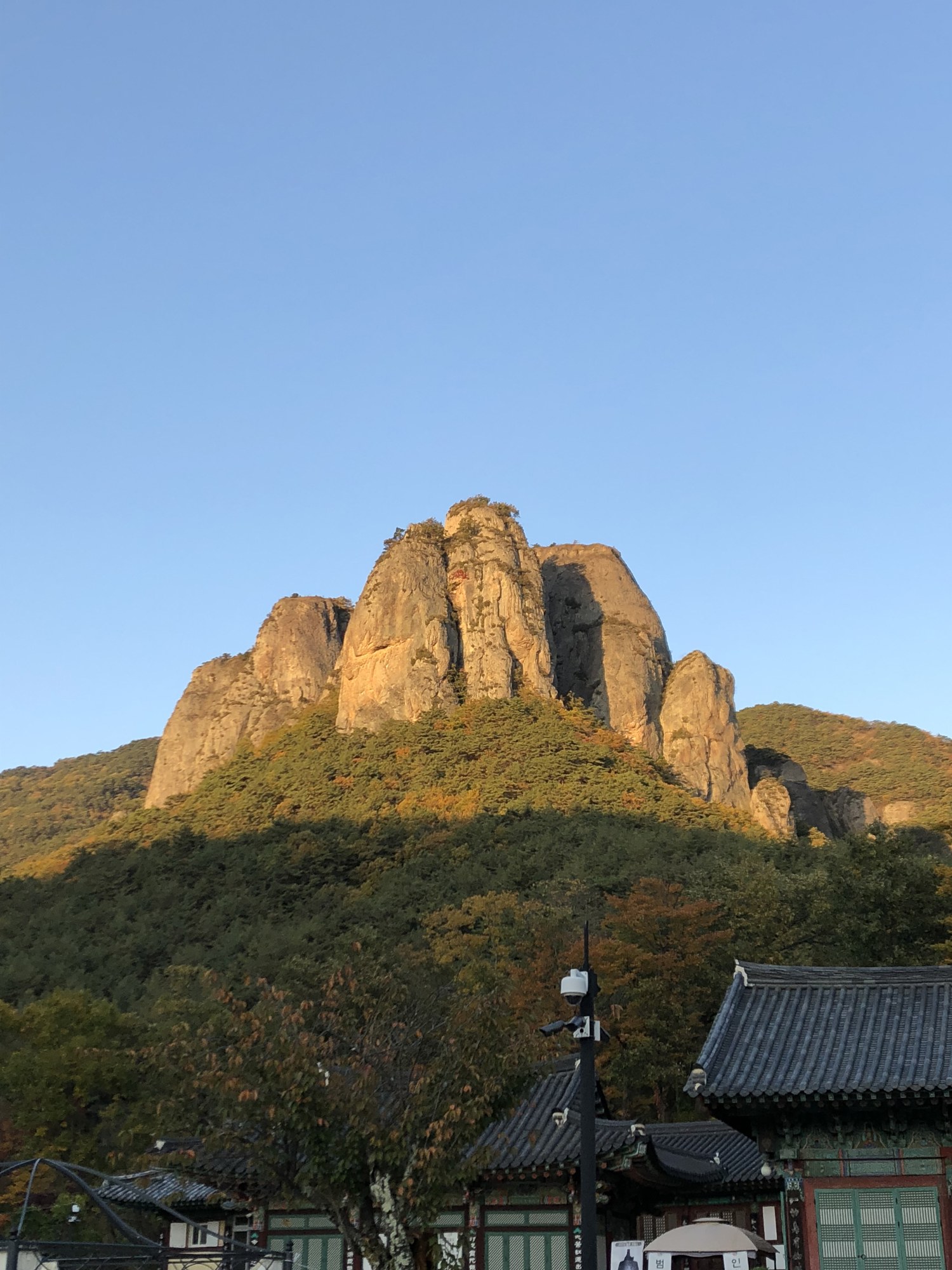 Gigam rock above Daejeonsa temple, Juwangsan, in autumn